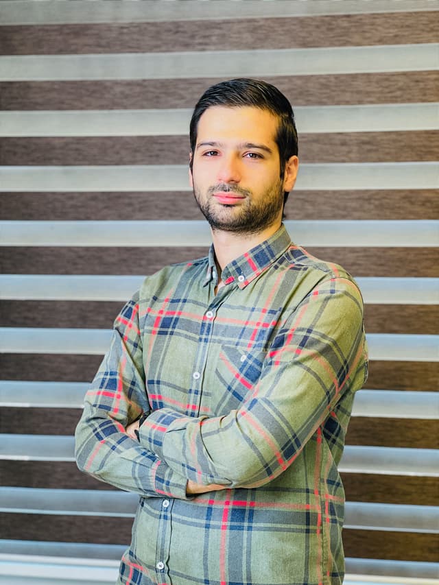 علیرضا دینورزادهعکس